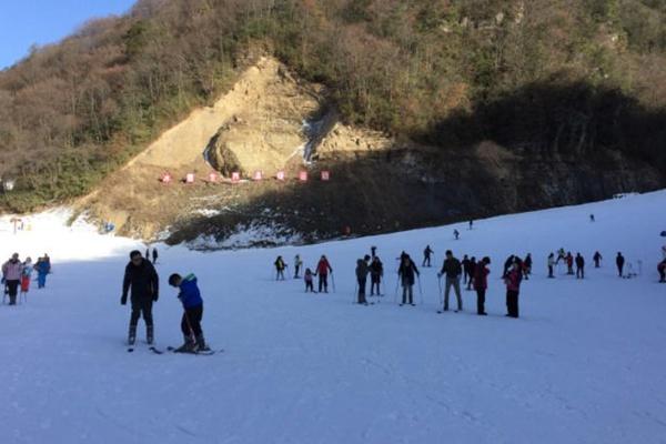 神龙架天燕滑雪场怎么样 和神龙架国际滑雪场比哪个好