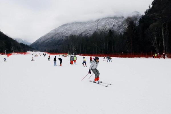 鹧鸪山滑雪场2020开放时间及门票价格 阿坝滑雪场有哪些