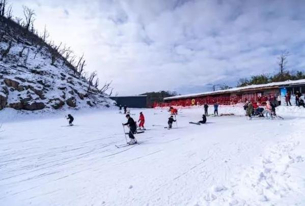 成都滑雪的地方在哪里 成都哪里有滑雪的地方