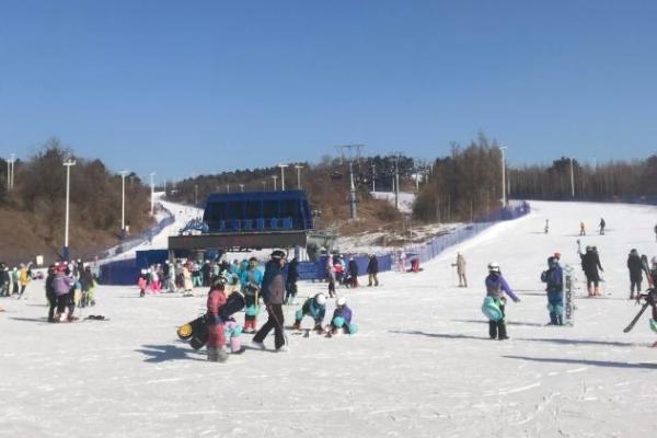 长春天定山和莲花山滑雪场哪个好玩