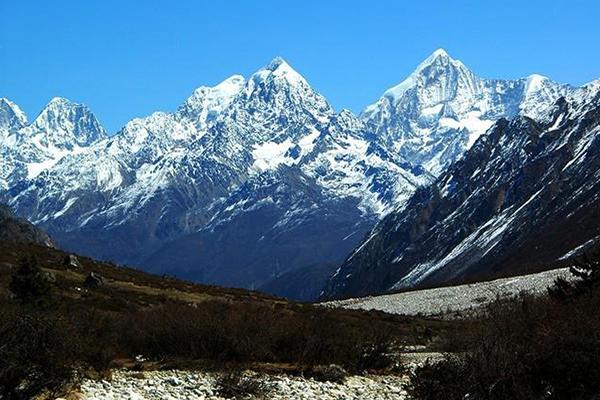 贡嘎雪山徒步旅游攻略 徒步路线推荐