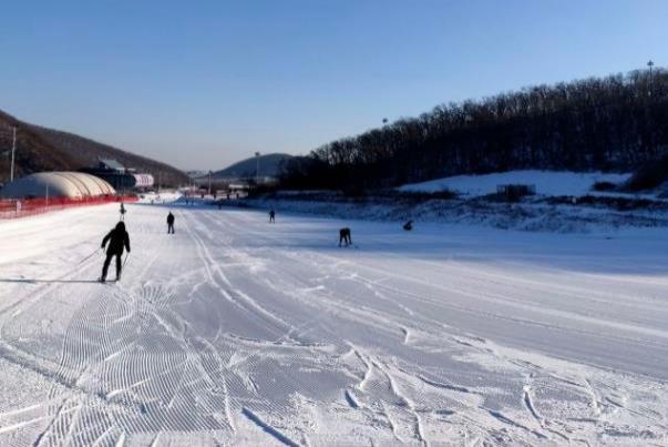 长春天定山和莲花山滑雪场哪个好玩