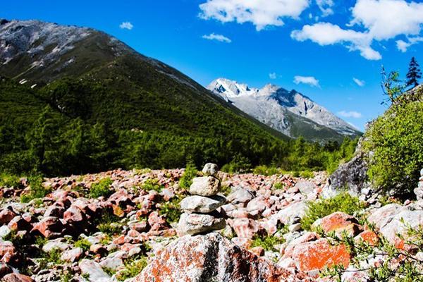 贡嘎雪山徒步旅游攻略 徒步路线推荐