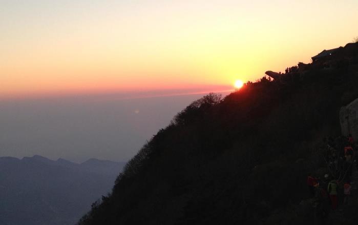 夜爬泰山攻略 夜爬泰山几点开始