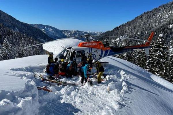 2023-2024雪季可可托海国际滑雪度假区直升机滑雪观光乘坐详情 附价格、时间要求等详情