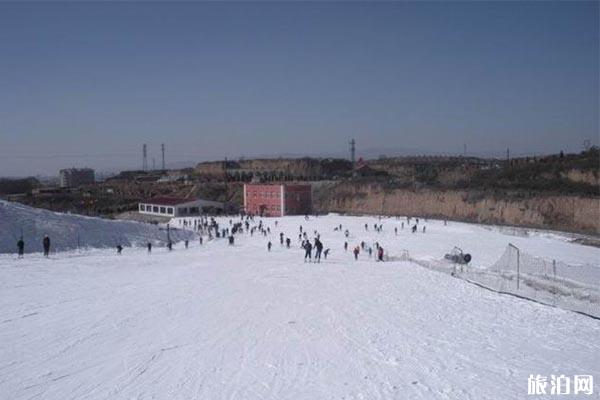 太原五龙滑雪场滑雪租借物品收费 滑雪票中包含有雪鞋吗
