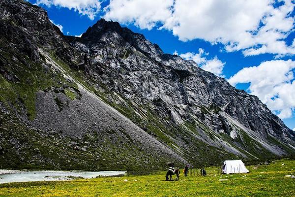 贡嘎雪山徒步旅游攻略 徒步路线推荐