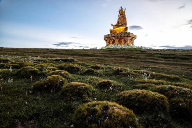 亚青寺的活佛有哪些 亚青寺旅游攻略