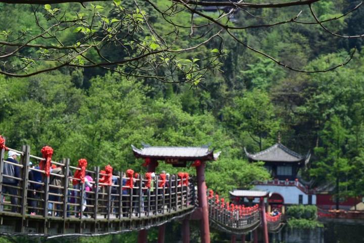  都江堰风景区在哪儿