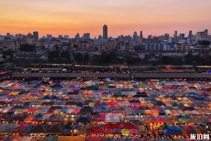 拉差达火车夜市必吃 2019泰国拉差达火车夜市营业时间+地址