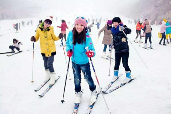 桃花峪滑雪场怎么去 距离郑州最近的滑雪场