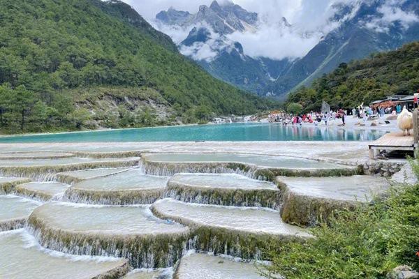 去云南跟团游和自由行哪个好