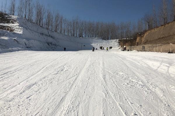 郑州什么地方可以滑雪